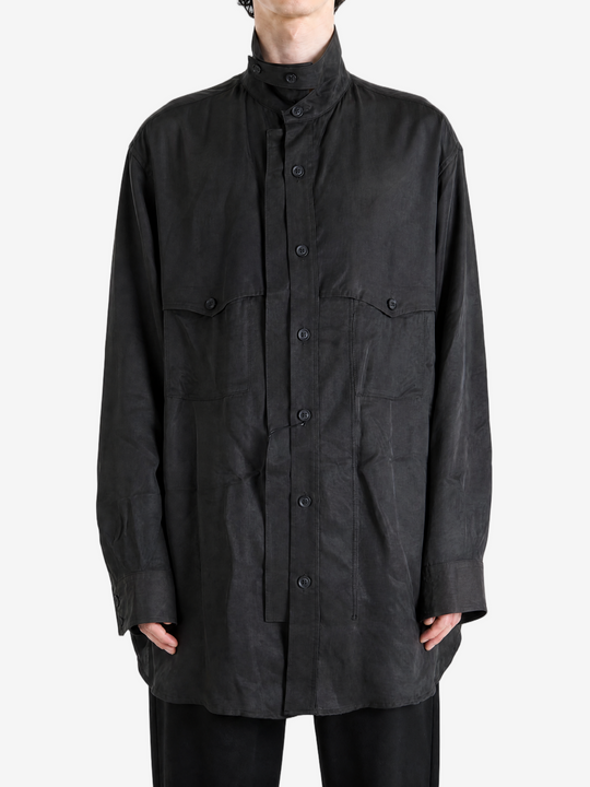 Black shirt, full body view