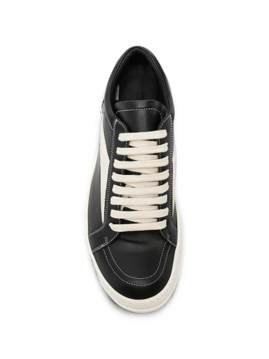 Black shoes, front view