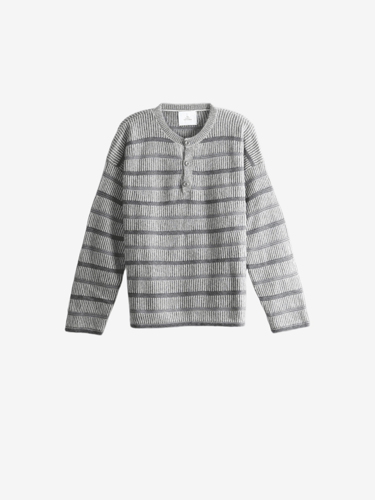 Grey shirt, front view