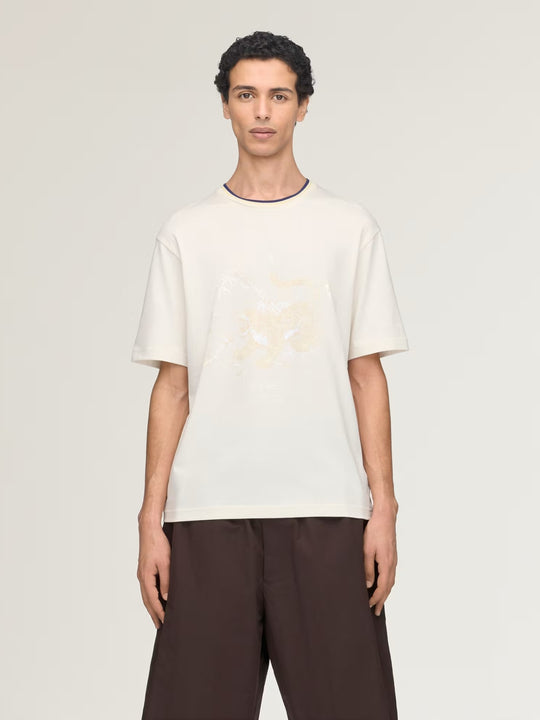 White t-shirt, full body view