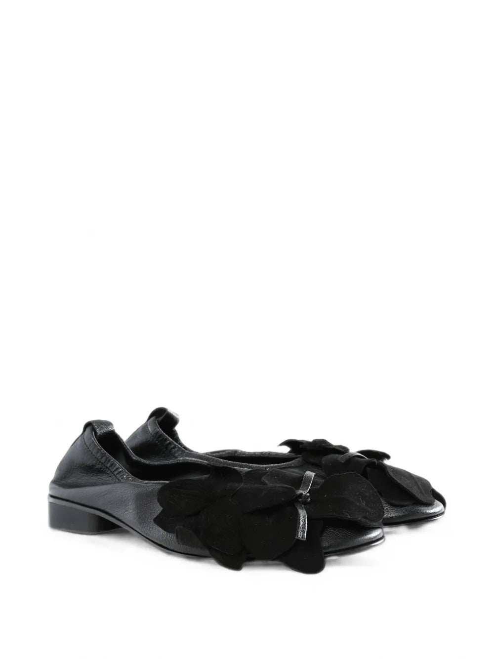 Black heels, front view