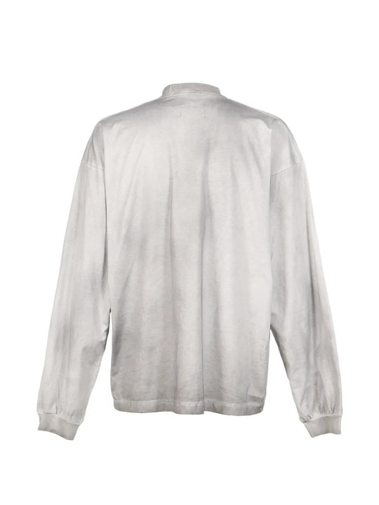 Grey shirt, back view