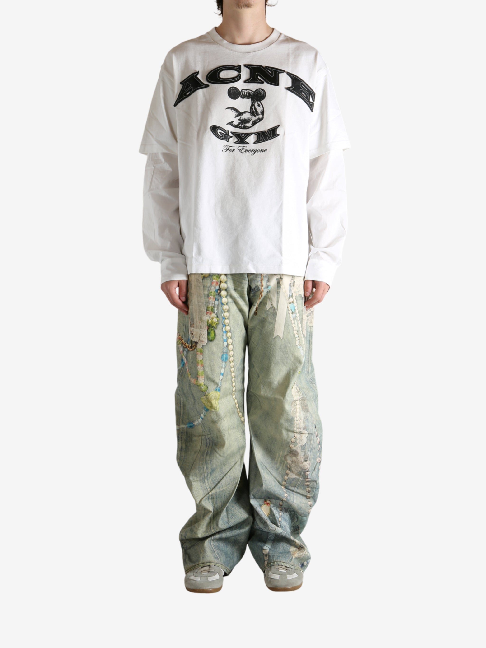 White T-shirt, full body view