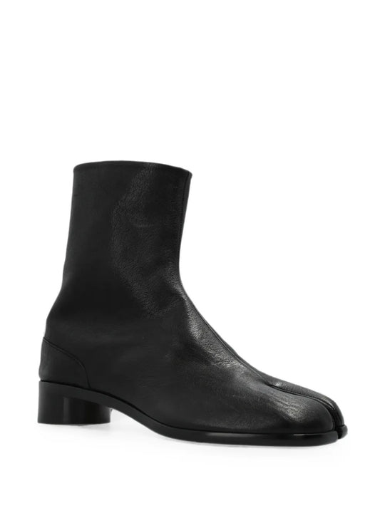 Black boots, front view