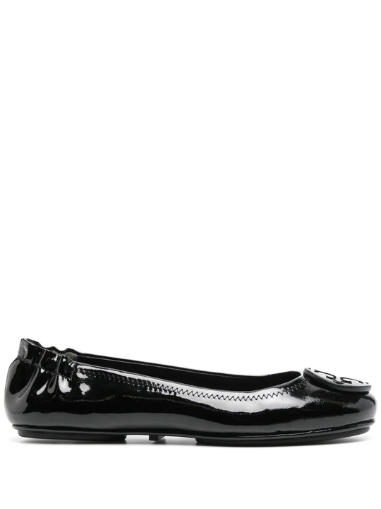 Black shoes, front view