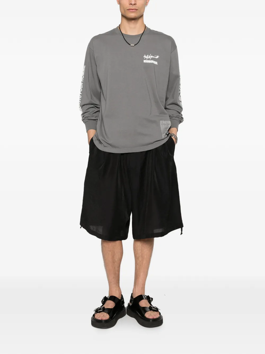 Grey t-shirt, full body view