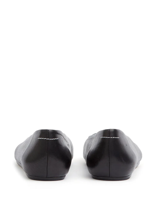 Black shoes,back view