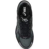 Black shoes, front view