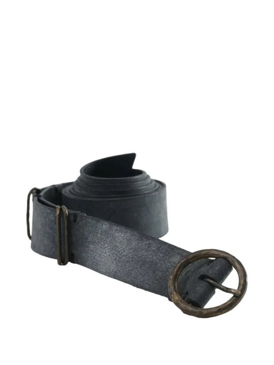 Black accessories, front view