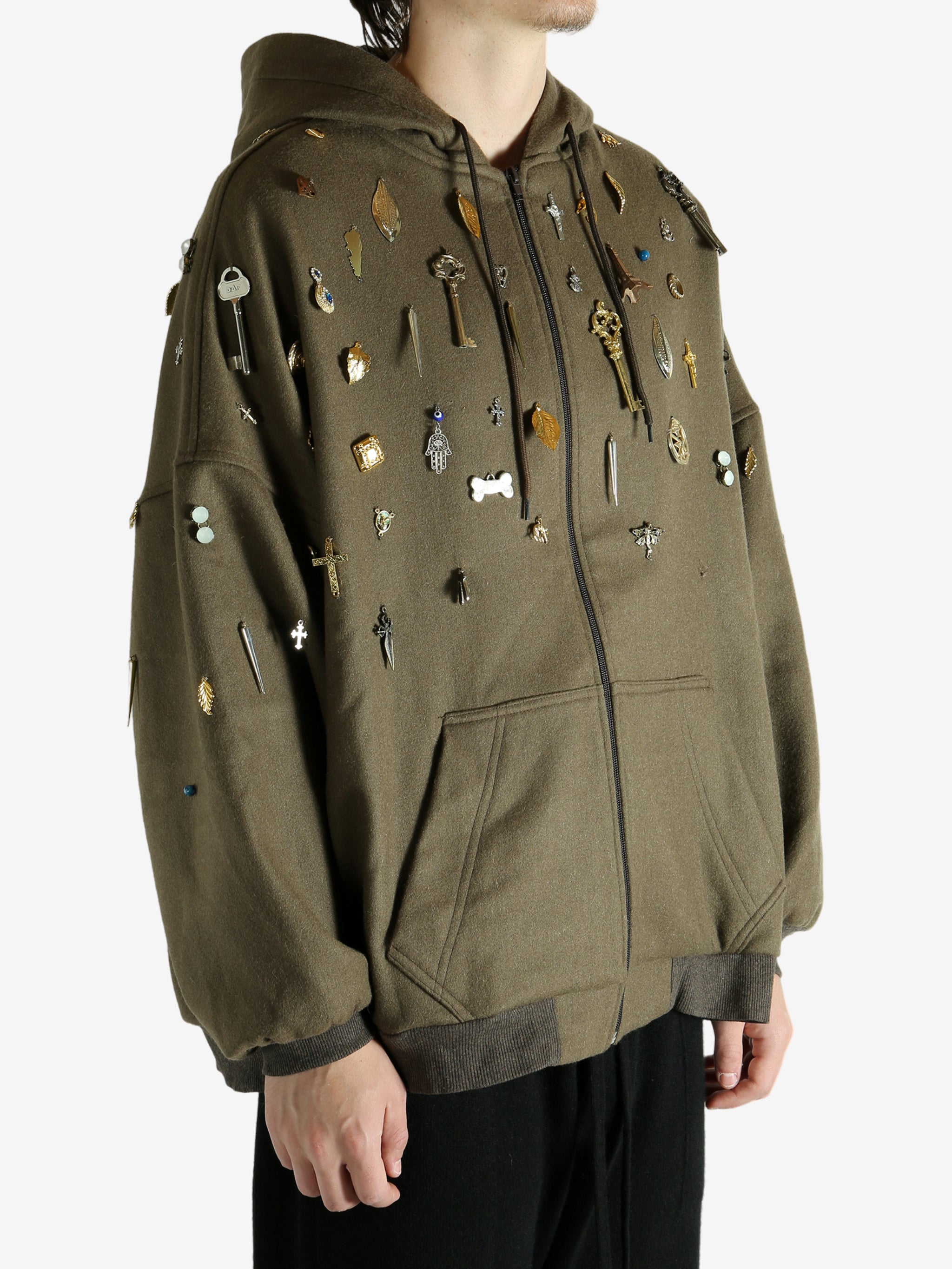 Green sweat worn by a person, showing the sweat fit