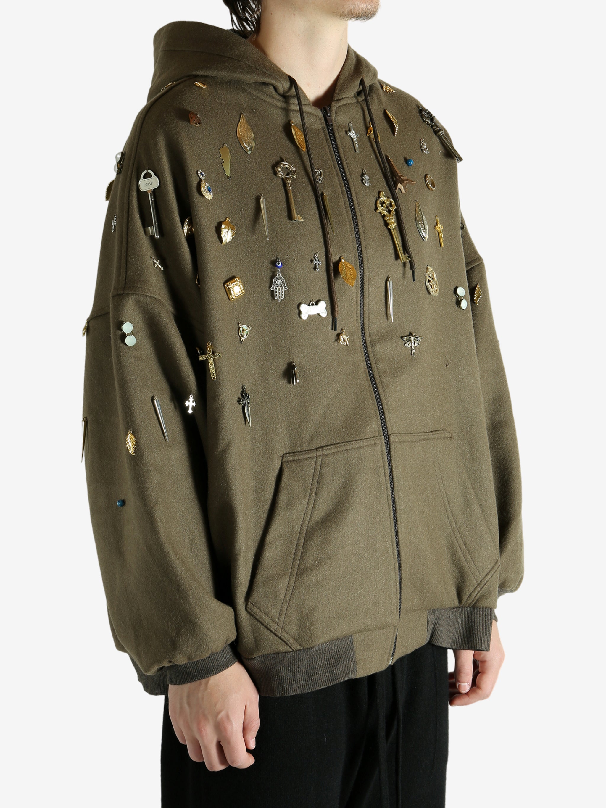 Green sweat worn by a person, showing the sweat fit