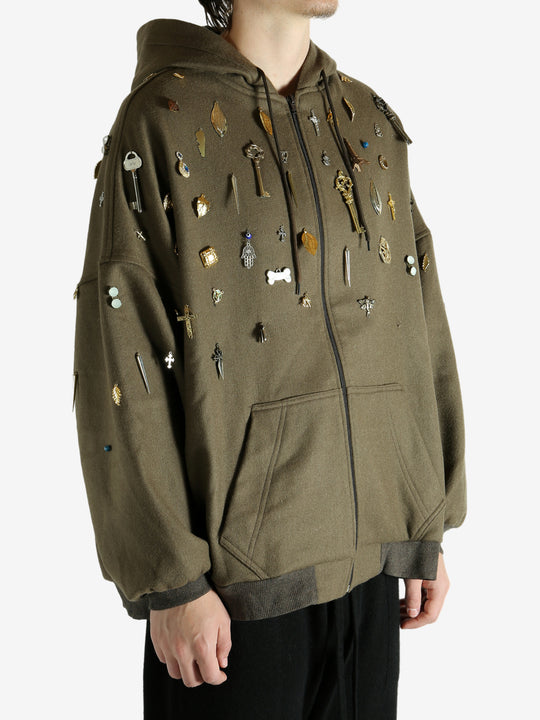 Green sweat worn by a person, showing the sweat fit