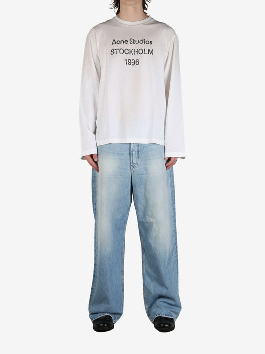 White tee, full body view