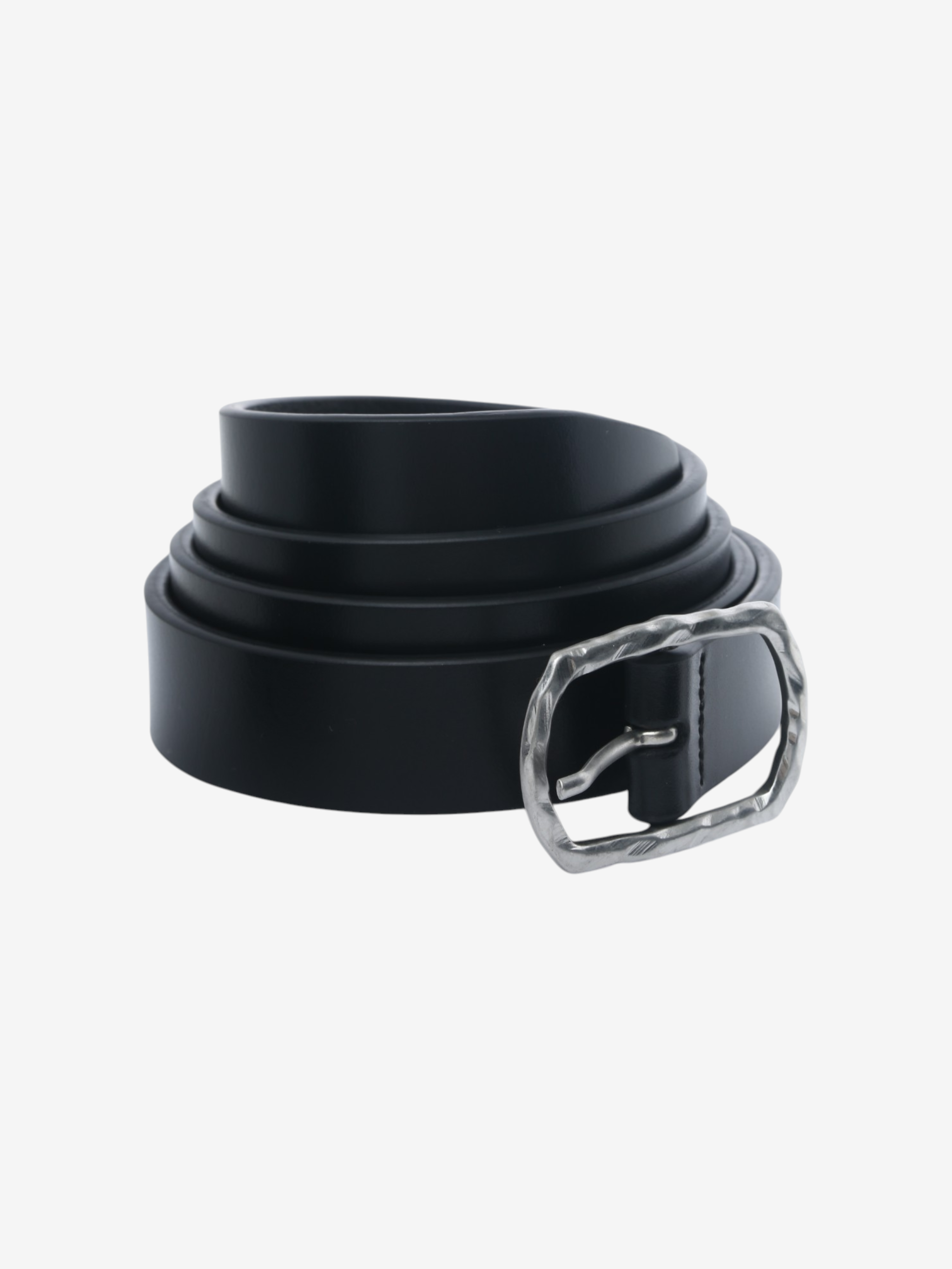 Black accessories, front view