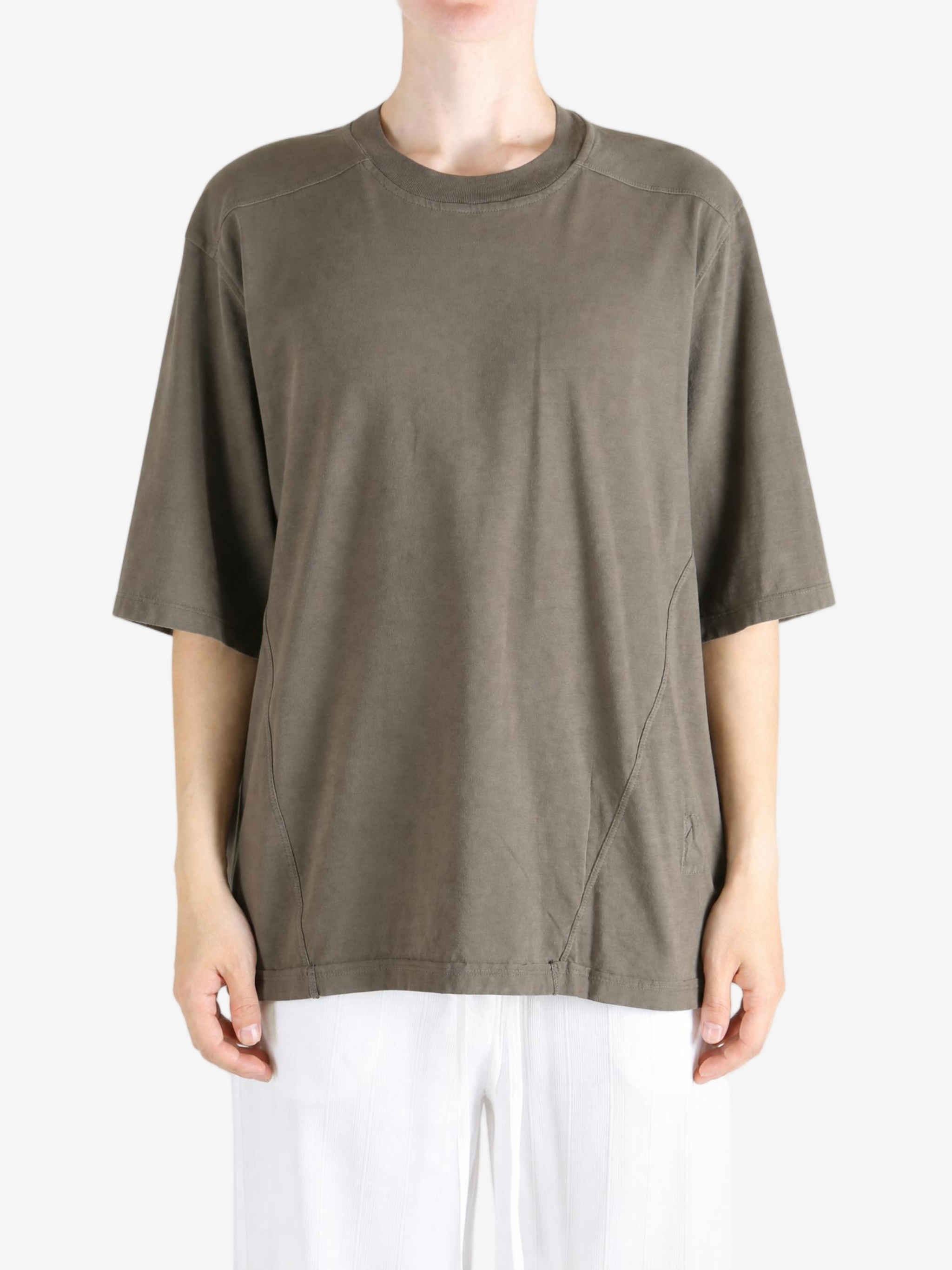 Grey t-shirt, full body view