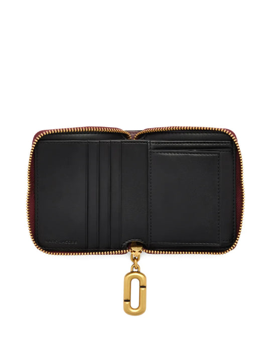 Burgundy accessories, front view