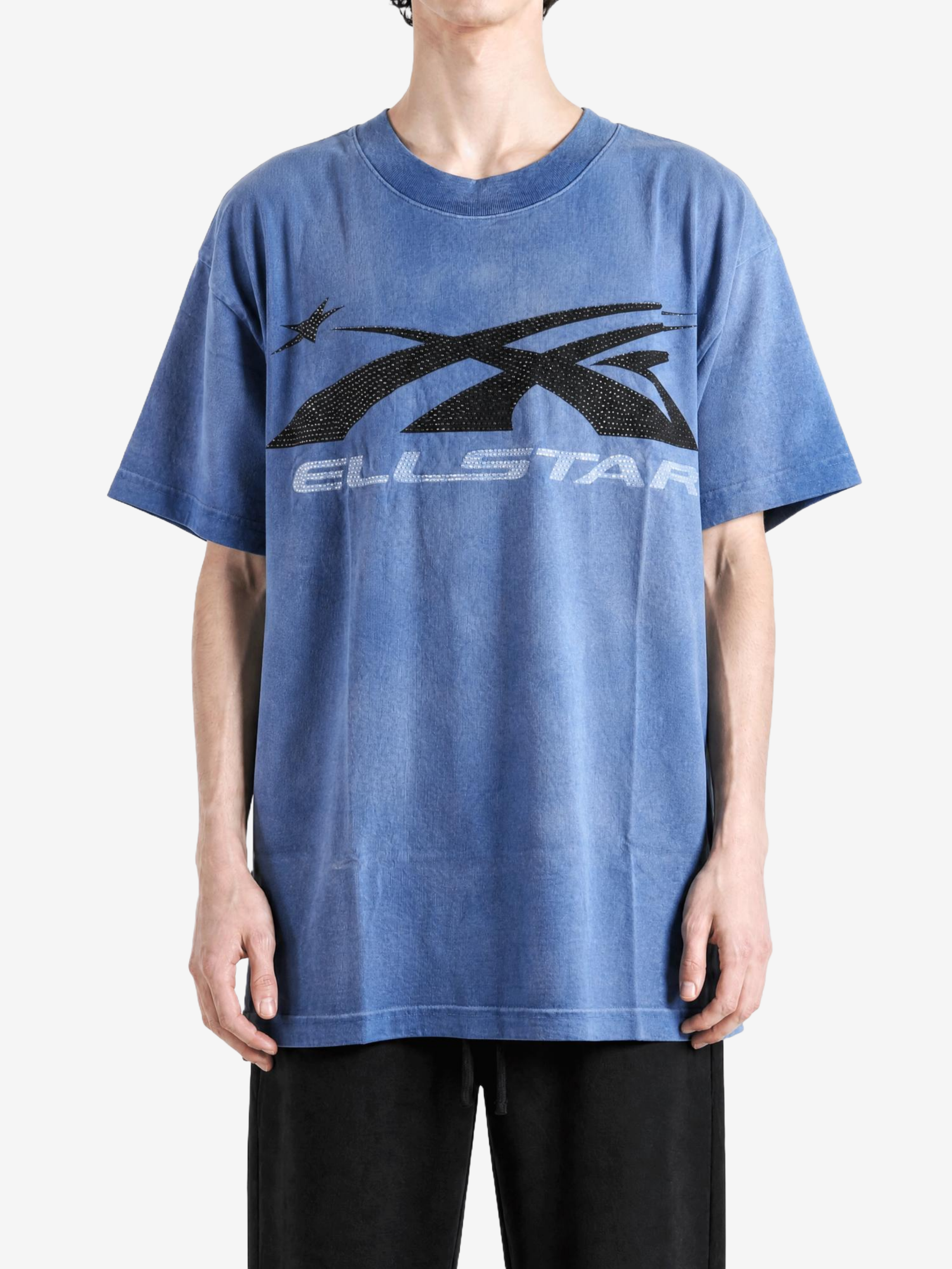 Blue t-shirt, full body view