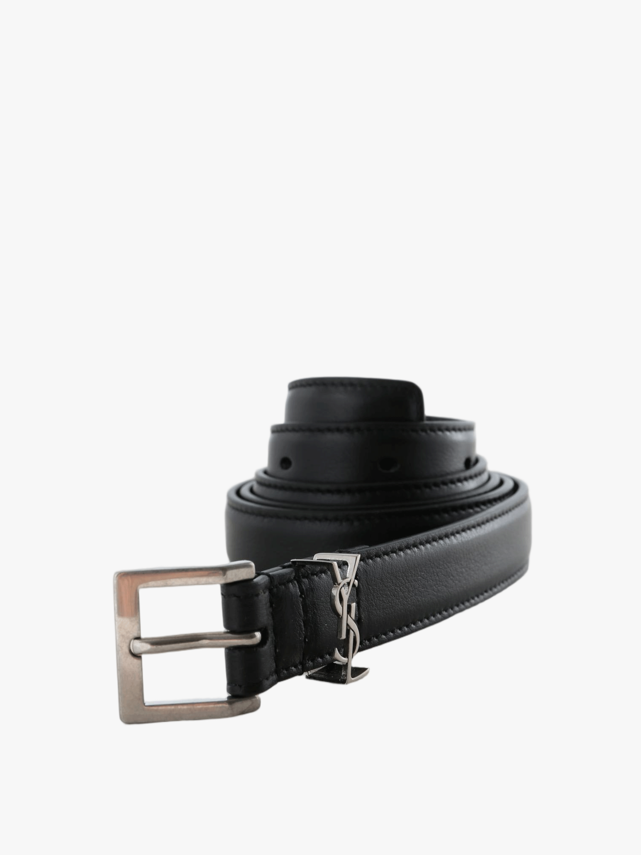Black accessories, front view