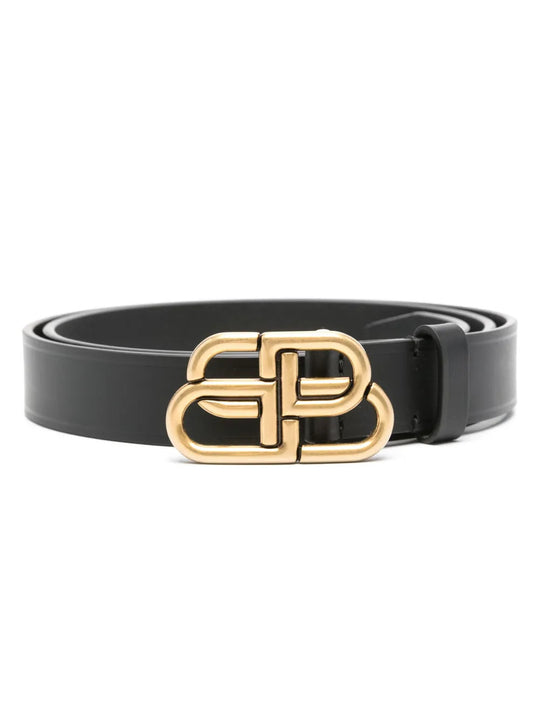 Black accessories, front view
