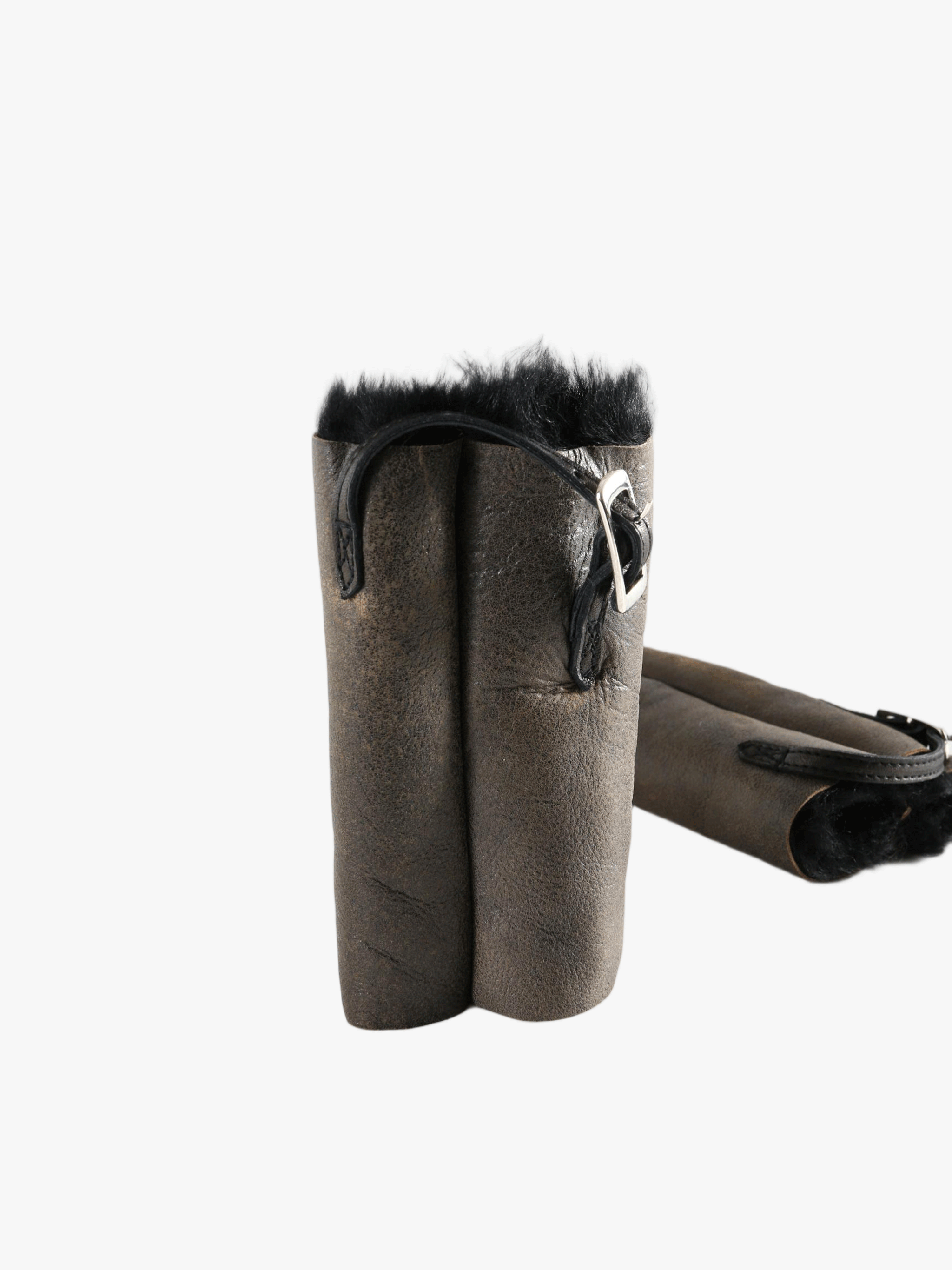 Grey accessories, front view