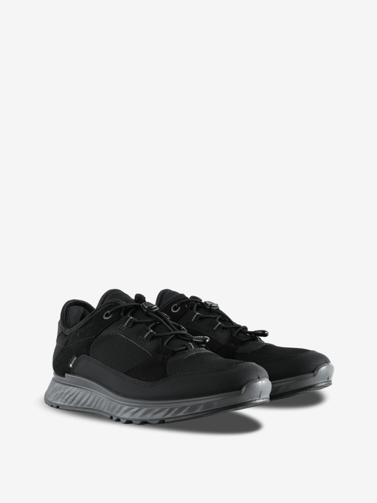 Black shoes, front view