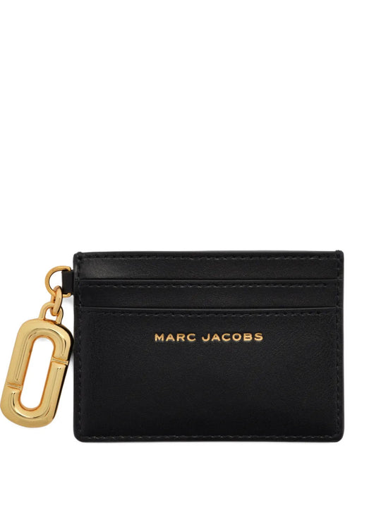Black accessories, front view