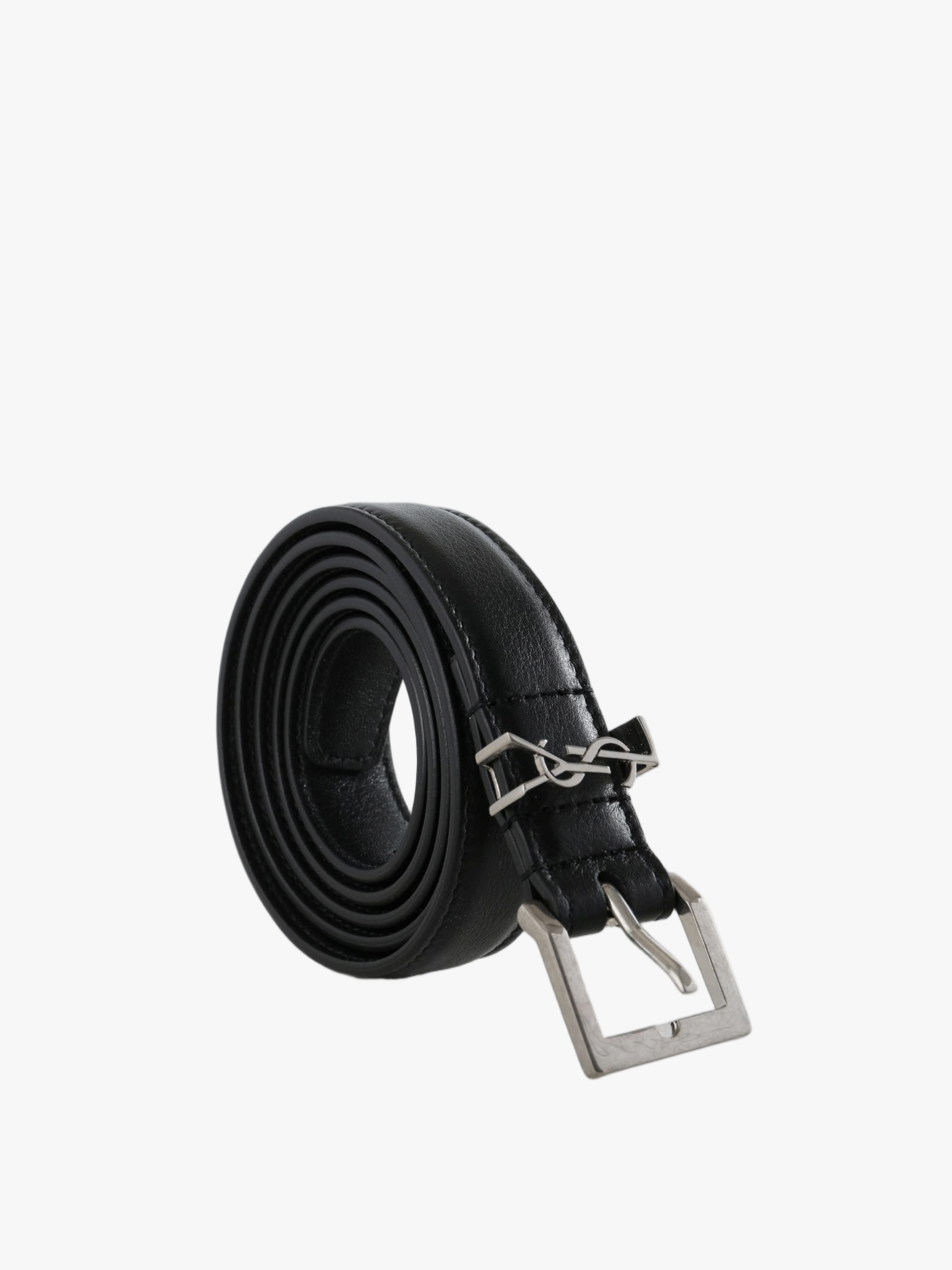 Black accessories, front view