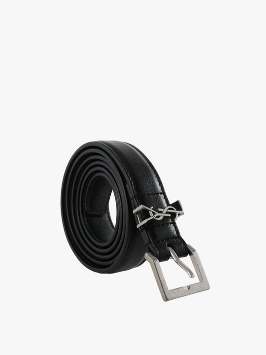 Black accessories, front view