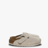 White sandals,front view
