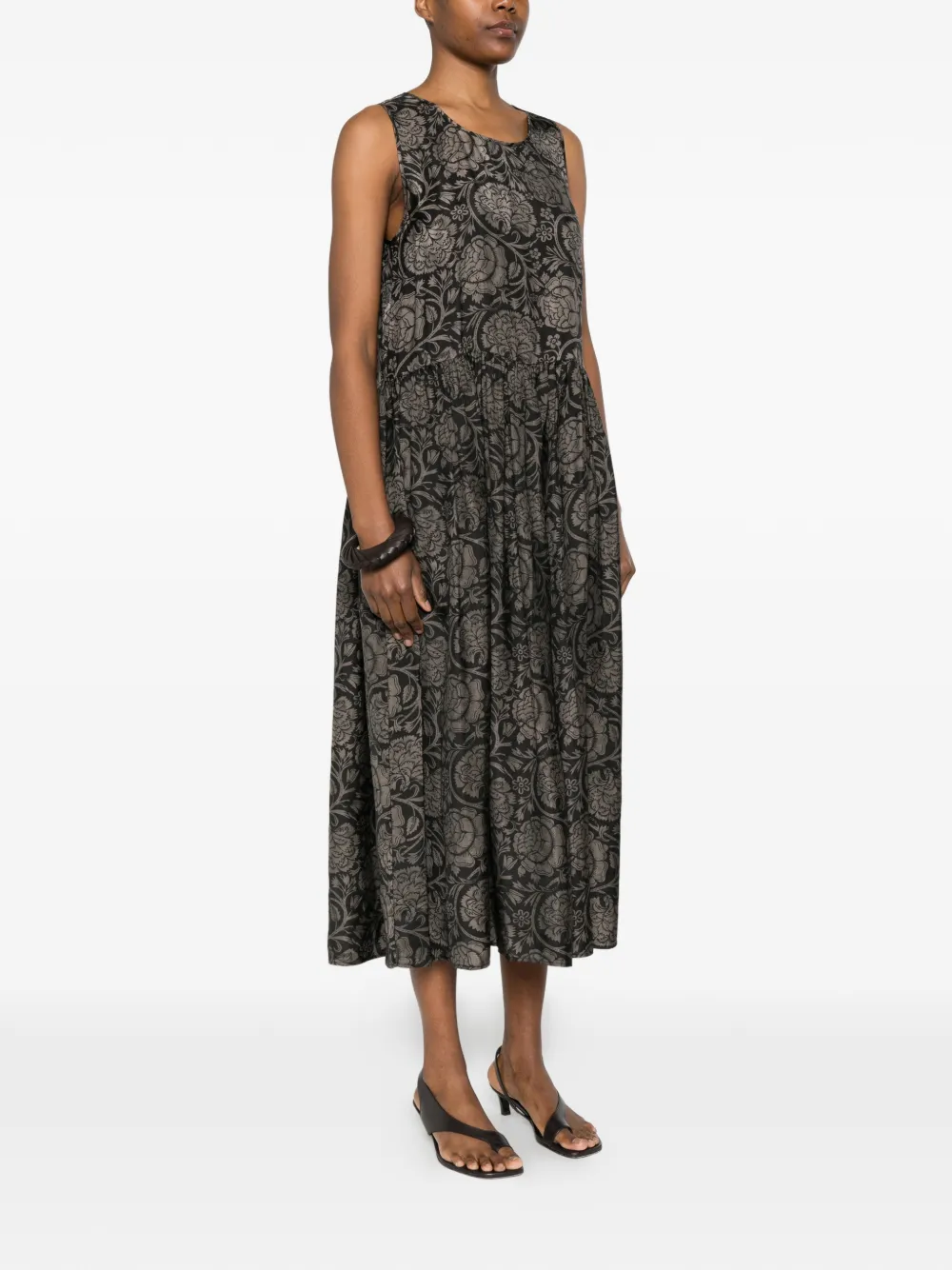 Grey dress,full body view