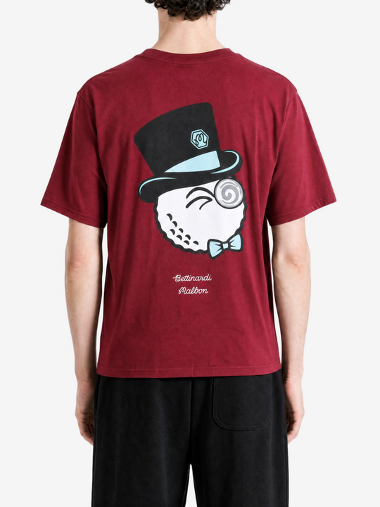 Red t-shirt, full body view