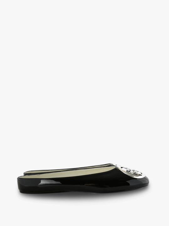 Black shoes, front view