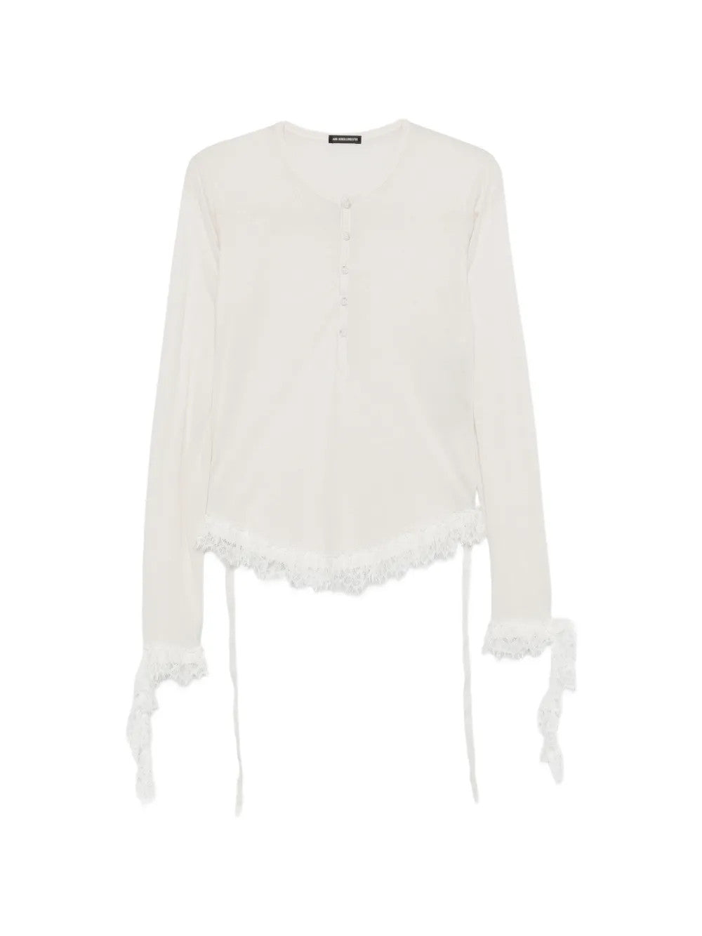 White top, front view