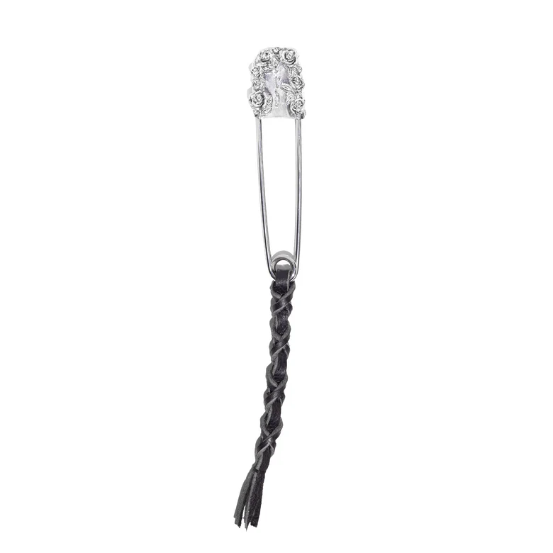 Black accessories, front view