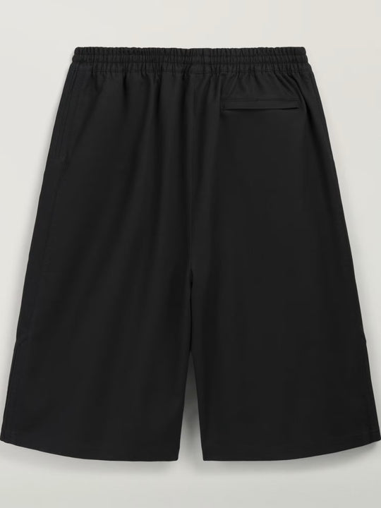 black shorts，back view