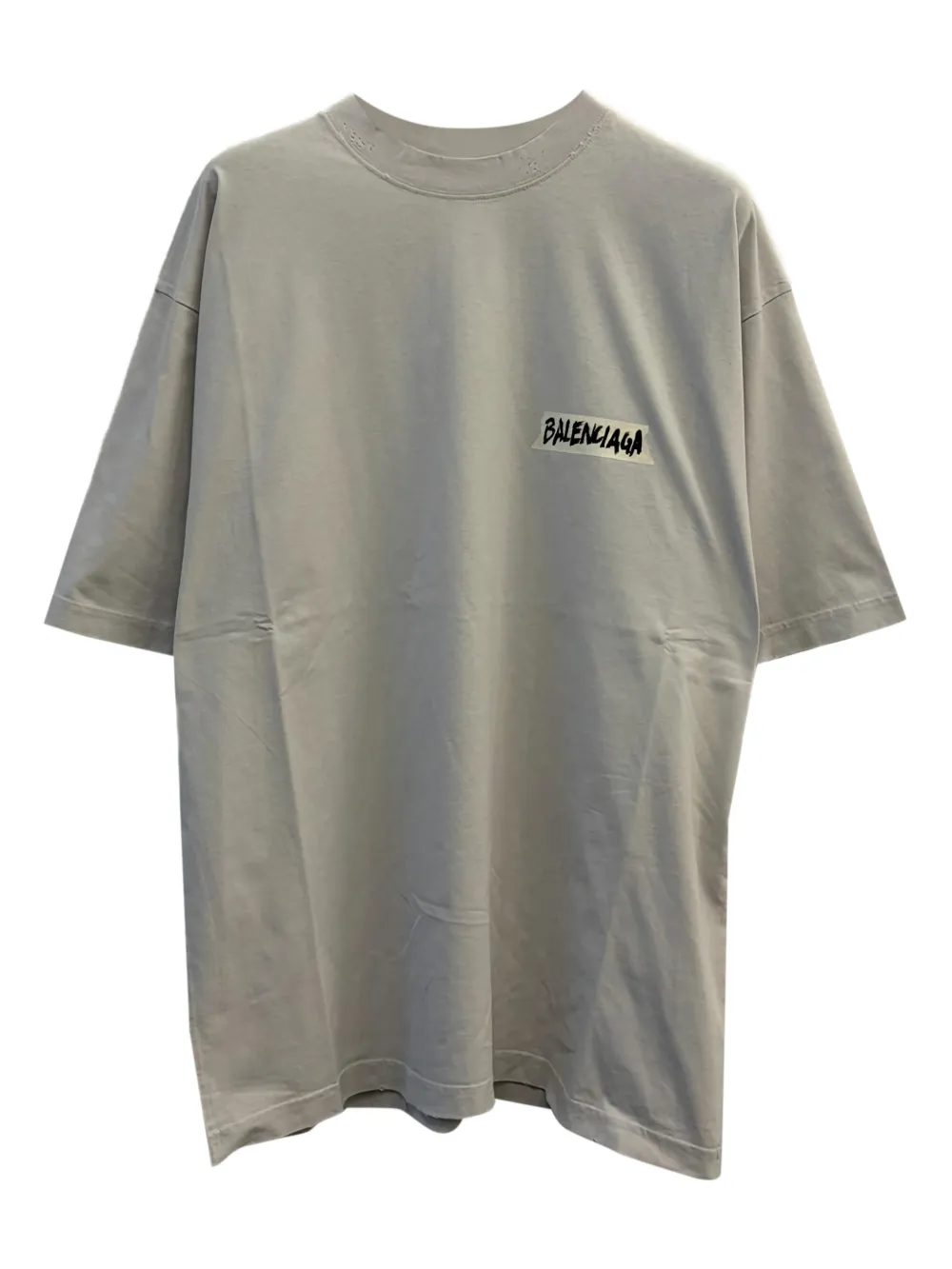 grey t-shirt, front view