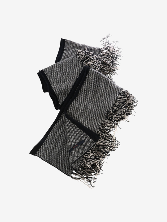 Grey scarf, front view