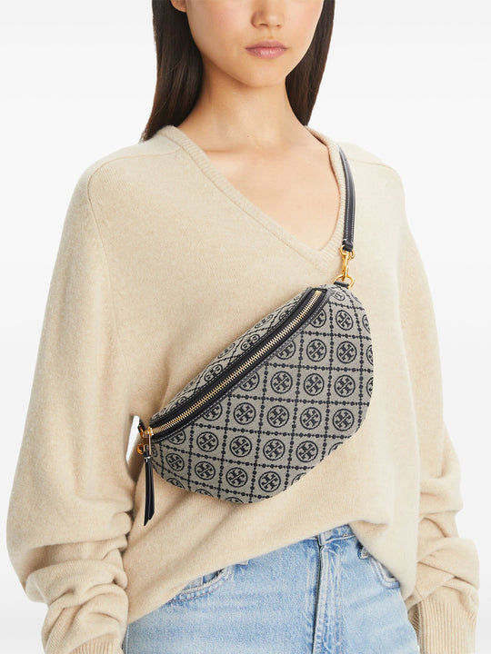 Blue bag, full body view