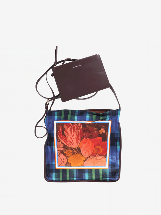 Blue bag, front view