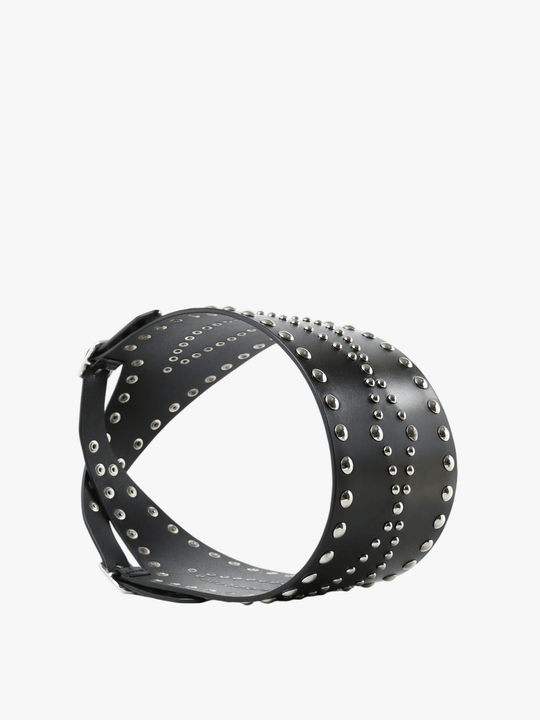Black accessories, front view
