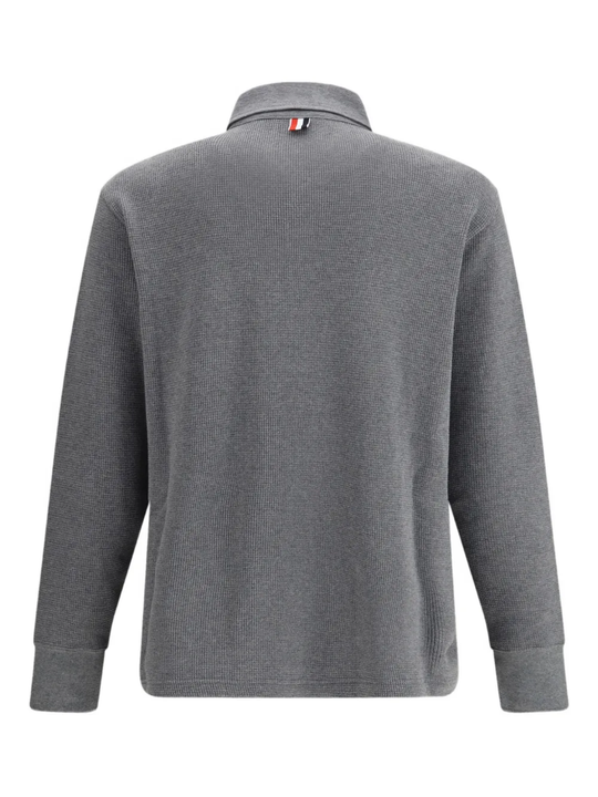 Grey shirt,back view