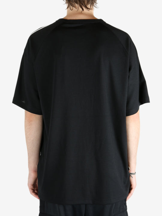 Black t-shirt worn by a person, showing the shirt's fit