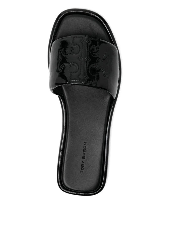 Black shoes, front view