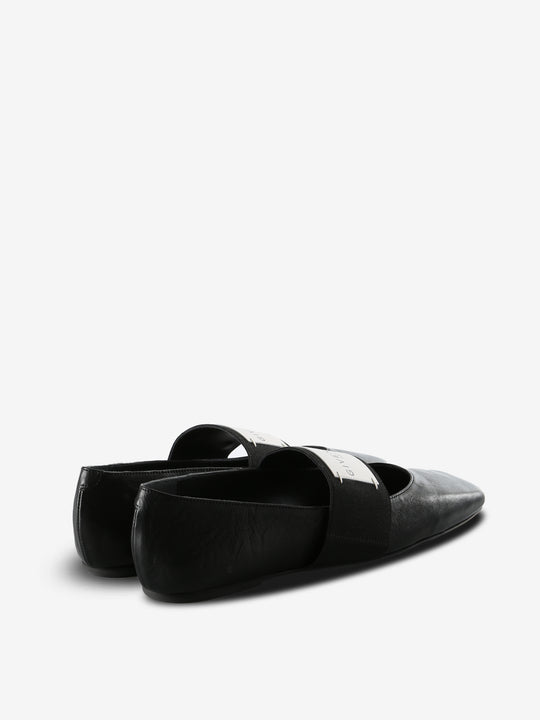 Black shoes, back view