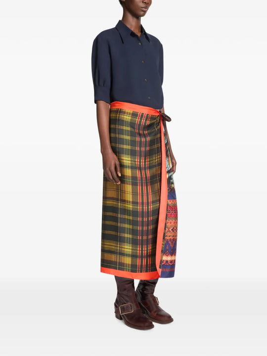 Green skirt, full body view