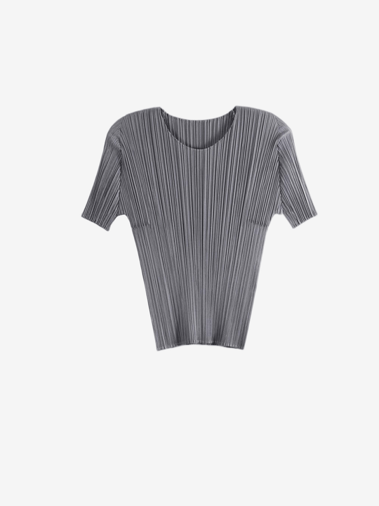 Grey shirt, front view