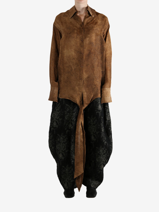 Brown top, full body view