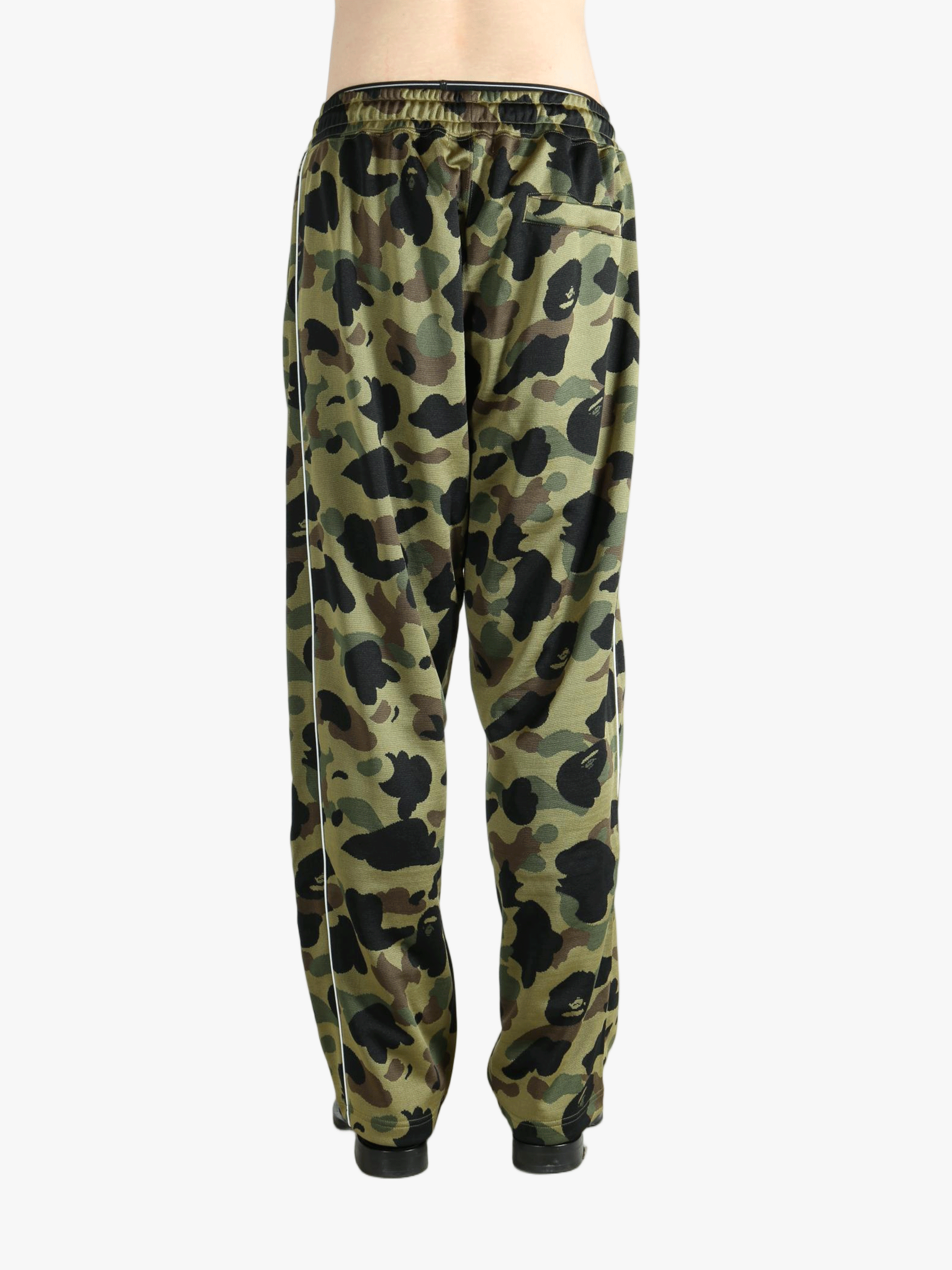 Camouflage pants worn by a person,showing the pants's fit