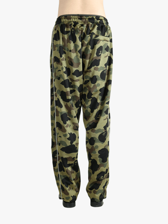 Camouflage pants worn by a person,showing the pants's fit
