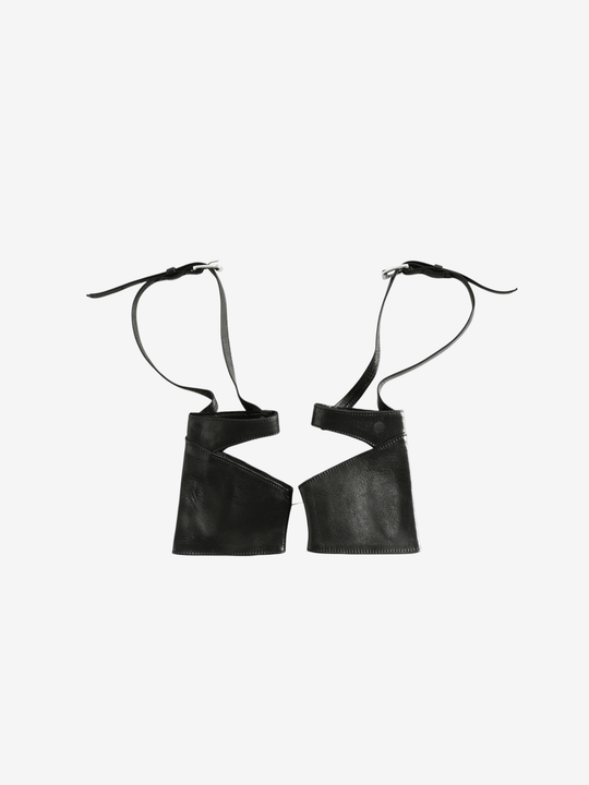 Black accessories, front view